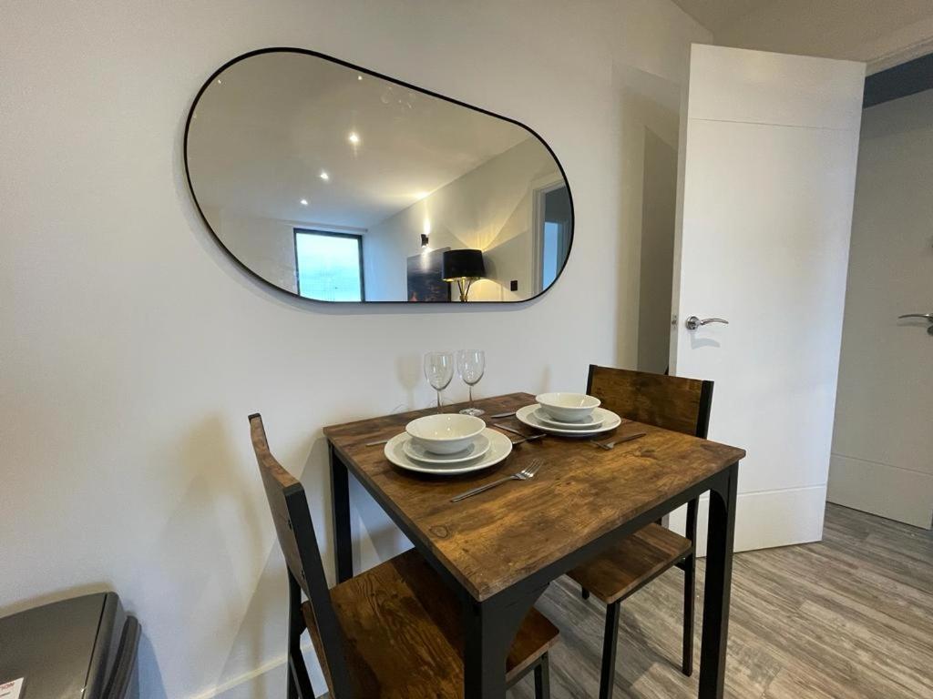 Kingsbridge Point - Cosy One Bed Apartments Near Town Centre, Swindon Exteriör bild