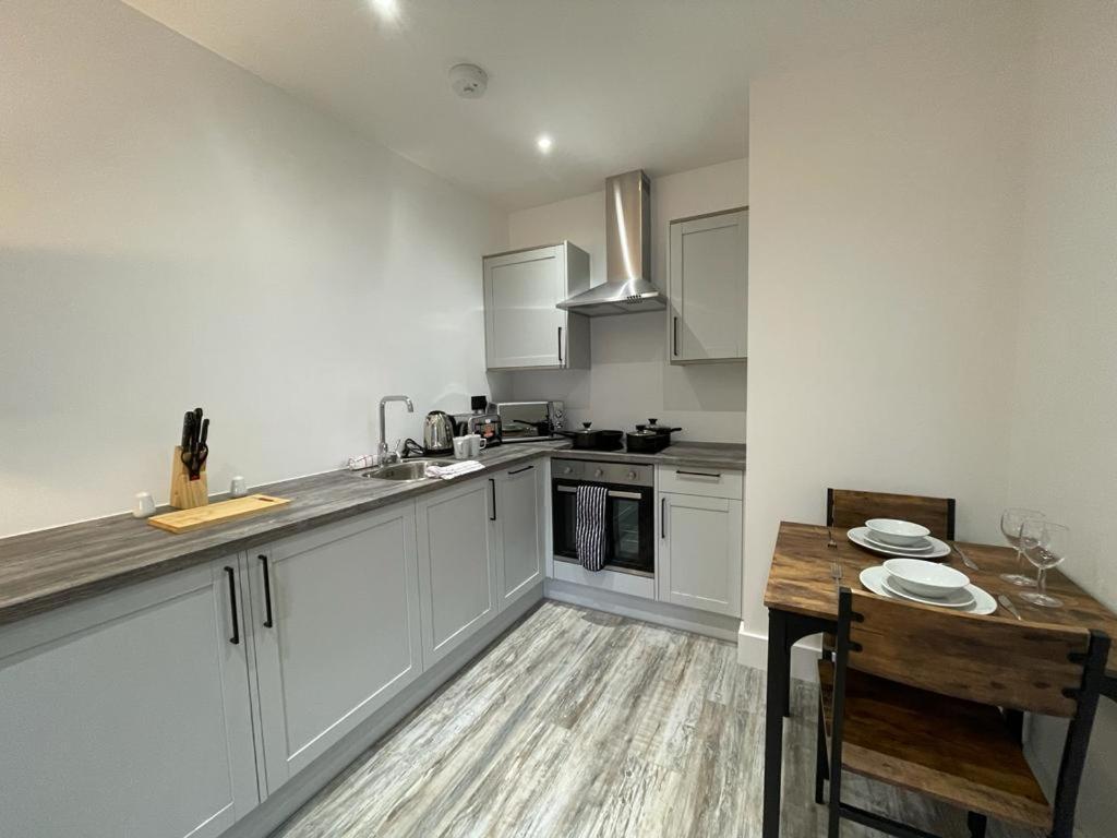 Kingsbridge Point - Cosy One Bed Apartments Near Town Centre, Swindon Exteriör bild